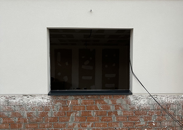 Instalacion exterior de vierte aguas de aluminio