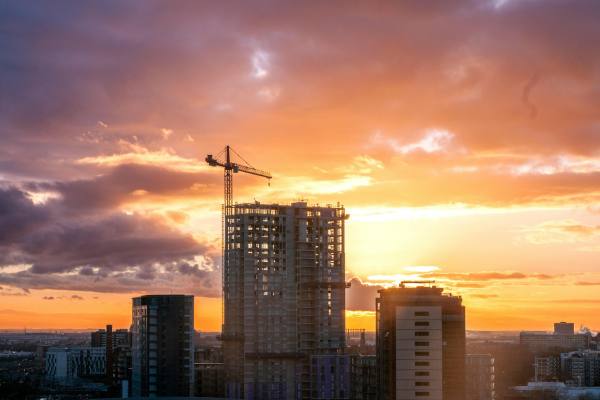 Optimización de costes en obra: vierteaguas de aluminio para constructoras y promotoras.