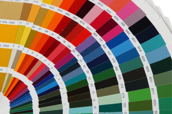 Combinación de colores RAL, cómo elegir el acabado de aluminio para su fachada.